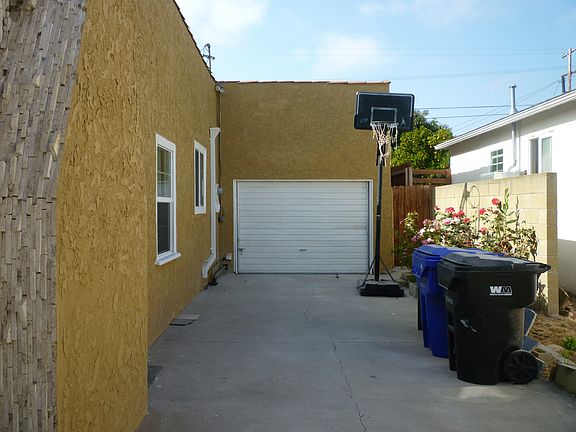 4th image of 319 W 64th Pl