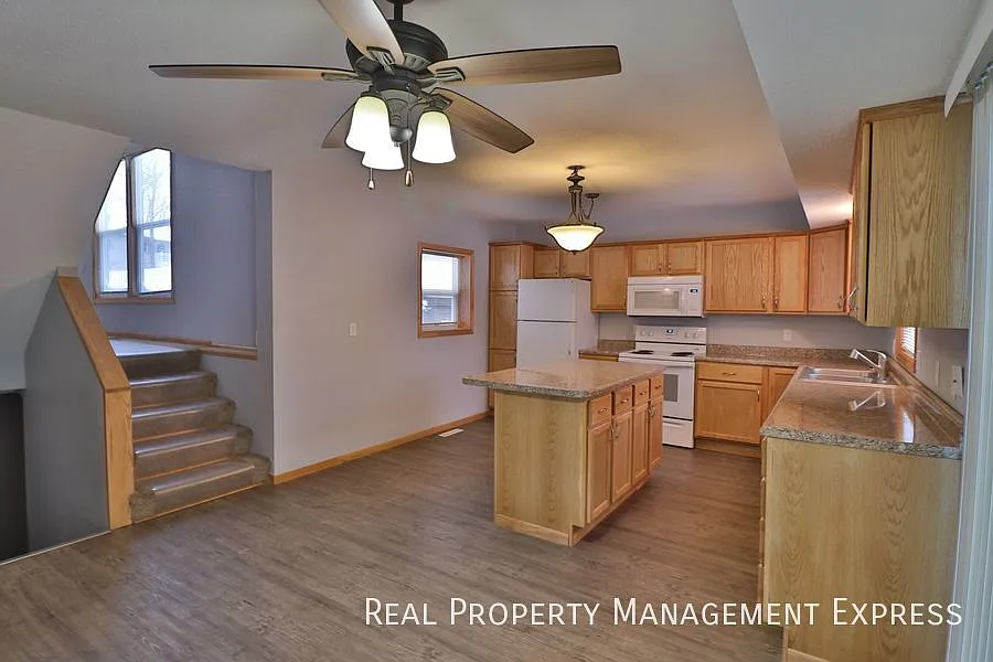 3 Bedroom Duplex in Eastern Sioux Falls! — Photo 2