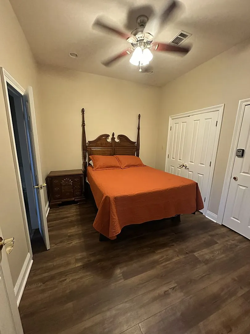 1025bien/317burg — Photo 3