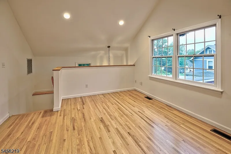 1 bed, 1.0 bath, $2,250 — Photo 4