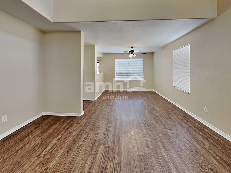 7926 N 54th Dr — Photo 4
