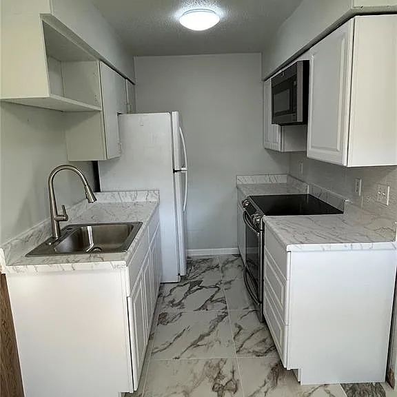822 N New Hampshire Ave — Photo 5
