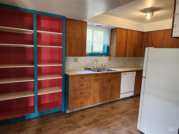 4th image of 603 W A St