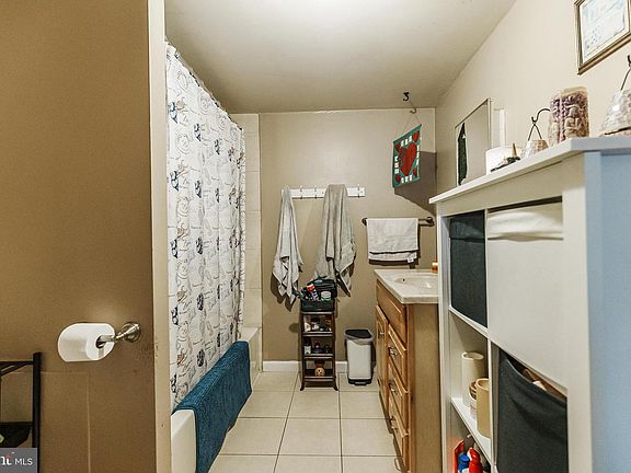 4th image of 400 Cedar St