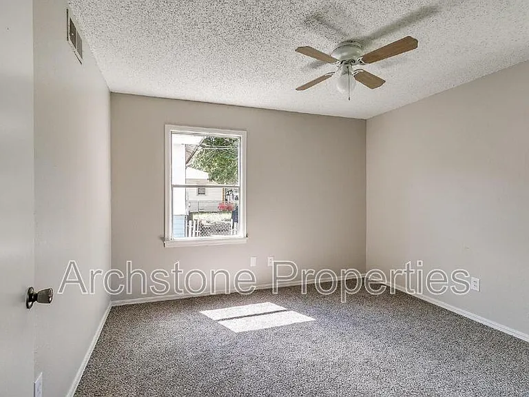2305 Mustang St — Photo 21