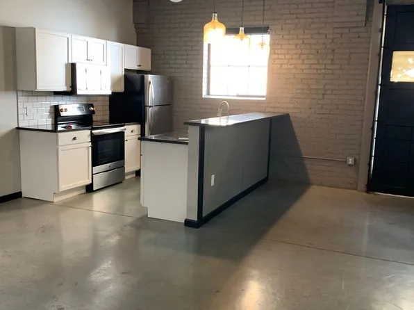 Ford Building, 105 Pendleton St APT 3, Marion, VA 24354