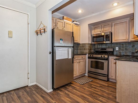 3rd image of 55 Monroe Blvd APT 2C
