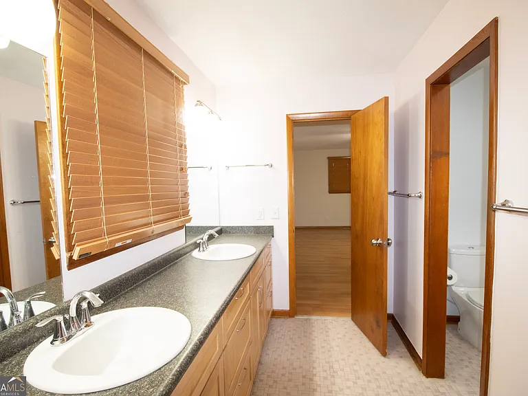 111 Ashley Ln — Photo 10