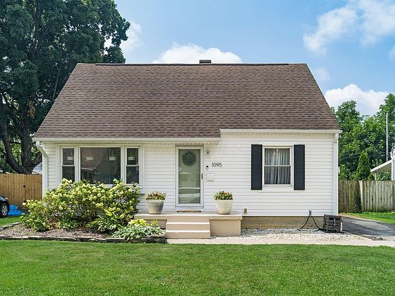 3rd image of 1095 E Dunedin Rd