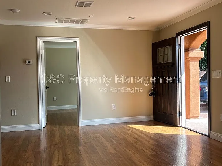 1445 1/2 S Sunol Dr — Photo 5