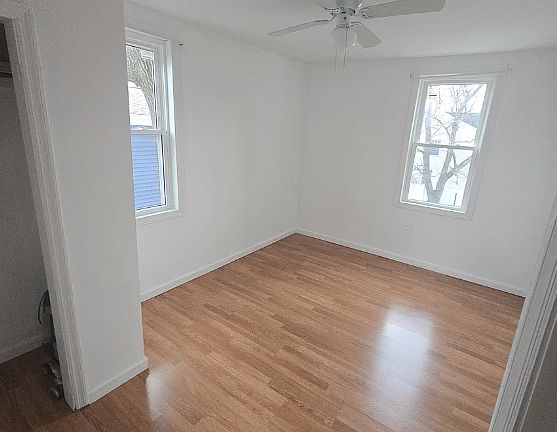 5th image of 208 Station Ave #2