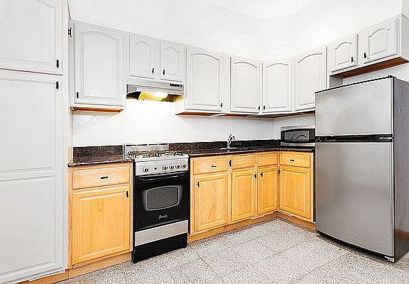 5th image of 518 E 82nd St APT 4R
