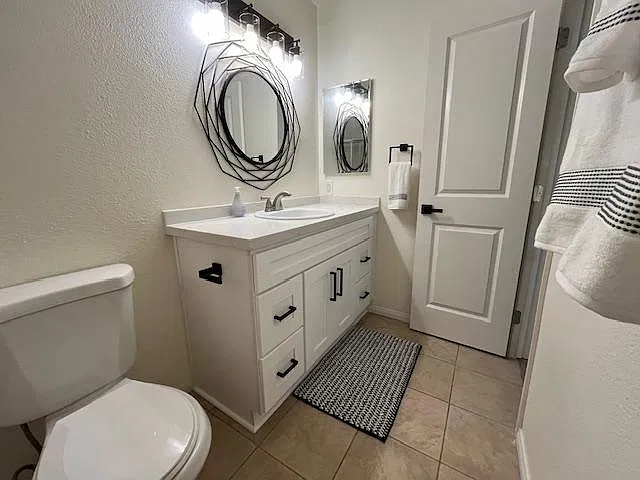 3 bed, 2.5 bath, 1056 sqft, $2,990 — Photo 3