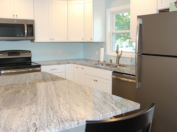 Island w/ granite couter top