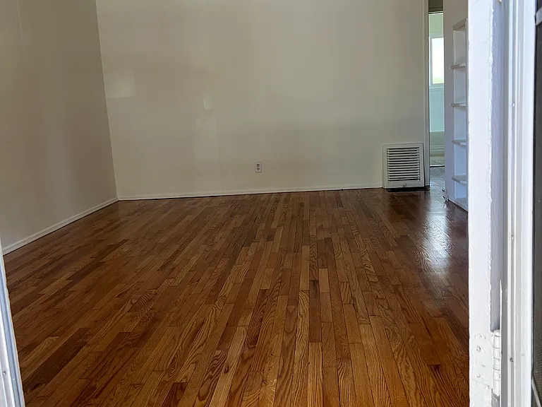 2307 Kenmere Ave — Photo 1