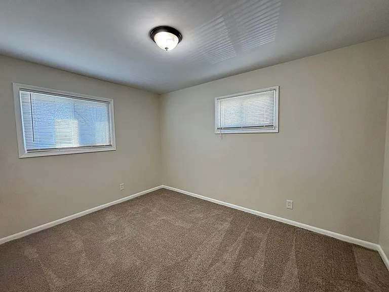 21840 Weller Ave — Photo 9