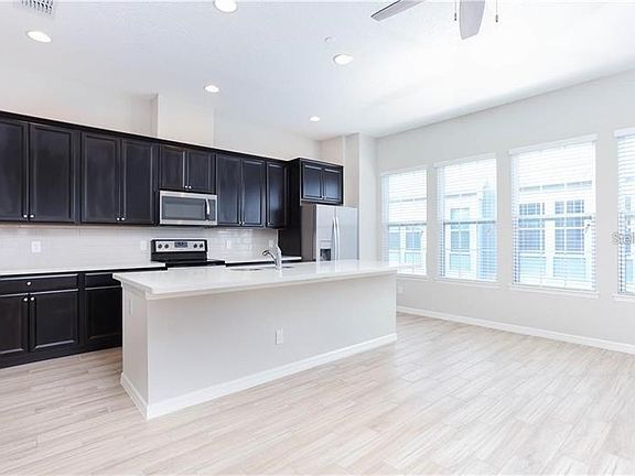 3rd image of 931 Taramundi Dr