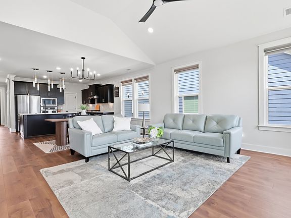 3rd image of 846 Sugarbush Ln
