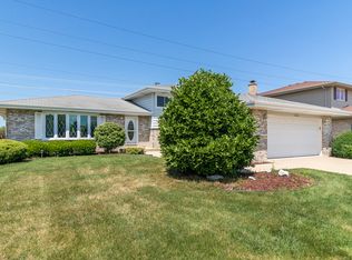 16436 Hillcrest Dr, Tinley Park, IL 60477