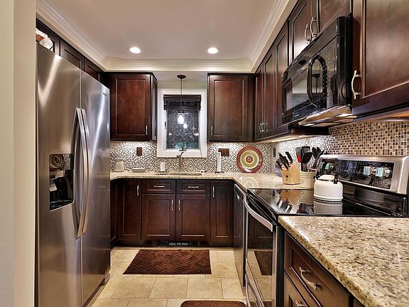 3rd image of 894 East Ash Road #L9