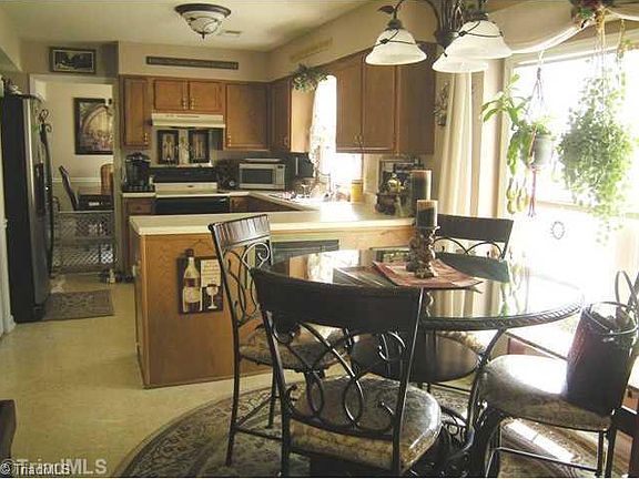 5th image of 833 Eagle Point Dr