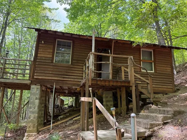 5797 Sheets Gap Rd, Millers Creek, NC 28651