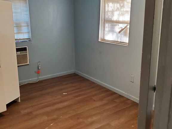 3rd image of 1012 Pine St