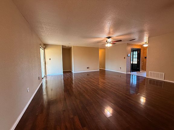 3rd image of 1808 Sandstone Dr