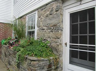 40 Web Ave APT 2, North Kingstown, RI 02852