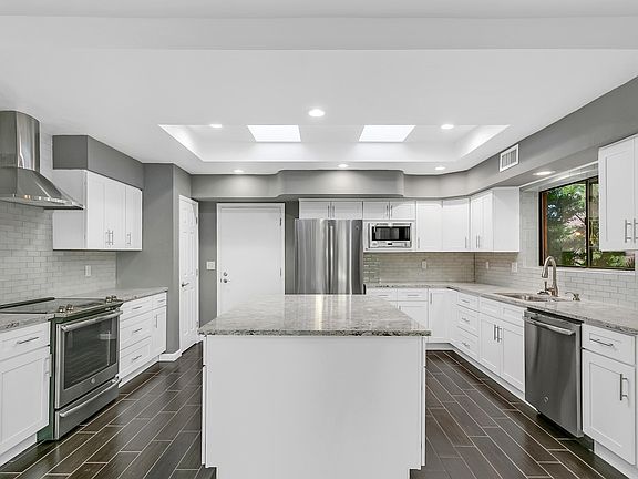 3rd image of 4381 N Camino Ferreo