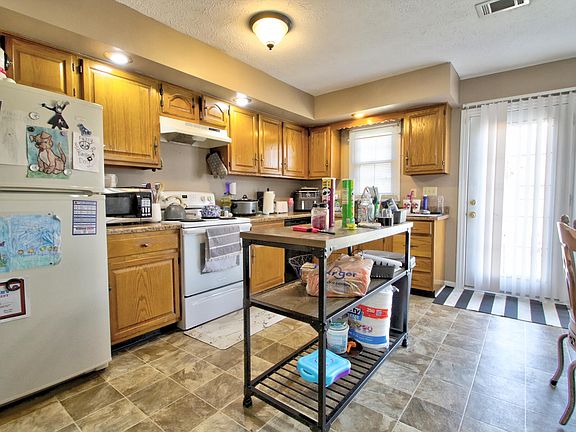 5th image of 219 Clark Dr