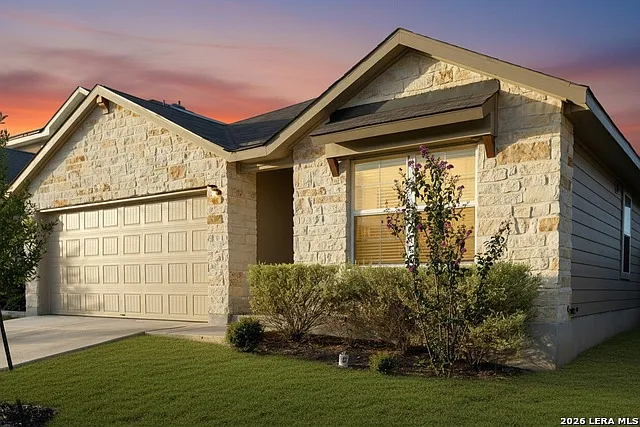 4 bed, 2.0 bath, 1700 sqft, $1,995 — Photo 2