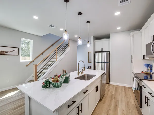 1604 Fleetwood St, Dallas, TX 75223