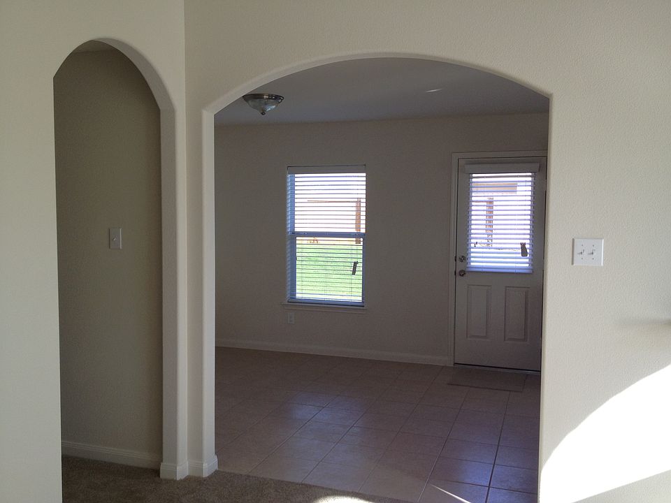 1st image of 213 Oriole Dr