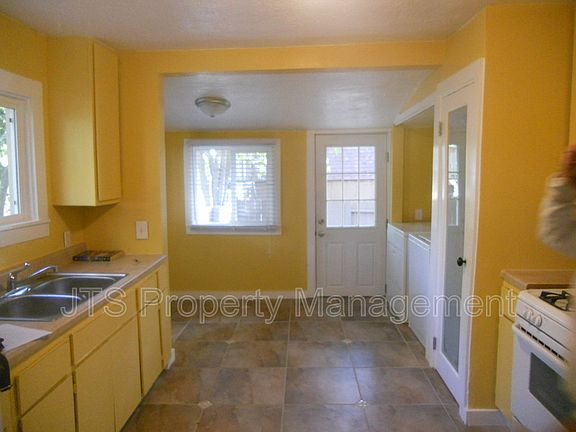 4th image of 4220 Crestline Ave