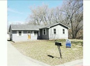 22 E Pleasant View Dr, Des Moines, IA 50315