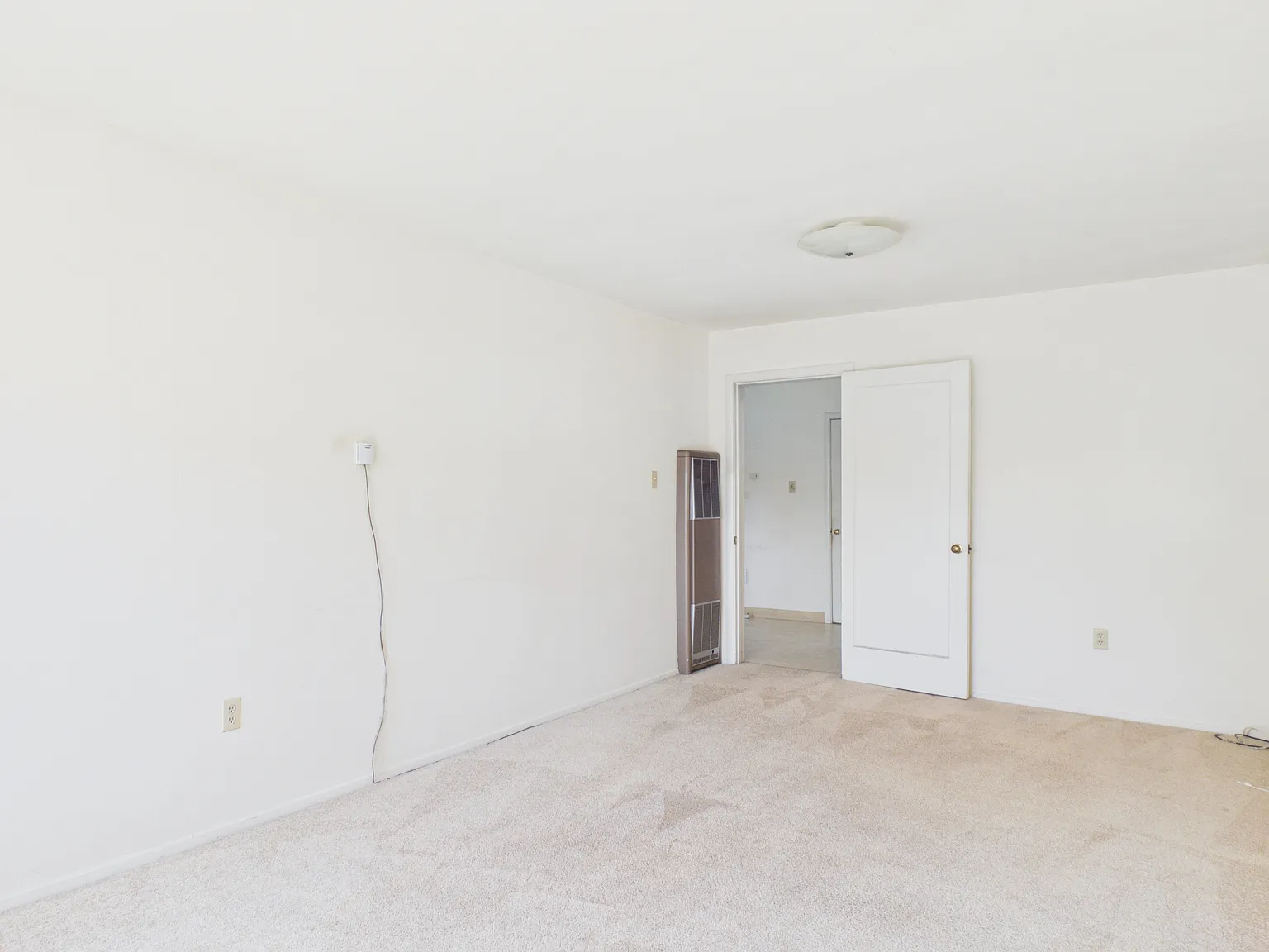 1 bed, 700 sqft, $1,800 — Photo 4