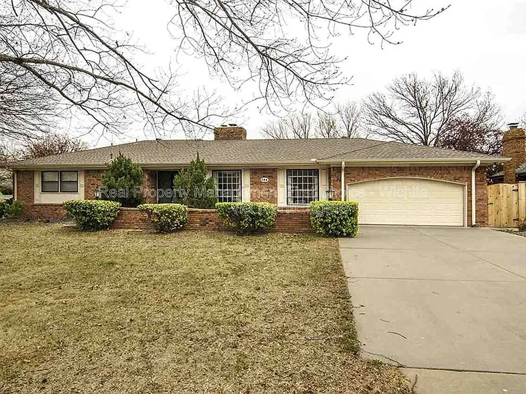 244 N Live Oak Ln — Photo 1