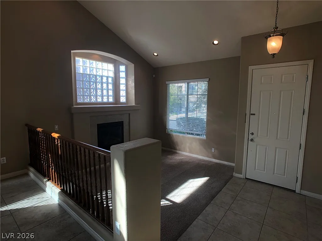 4 bed, 2.5 bath, 2704 sqft, $2,800 — Photo 3