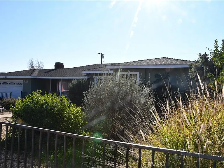 917 W Flora St #917B — Photo 25