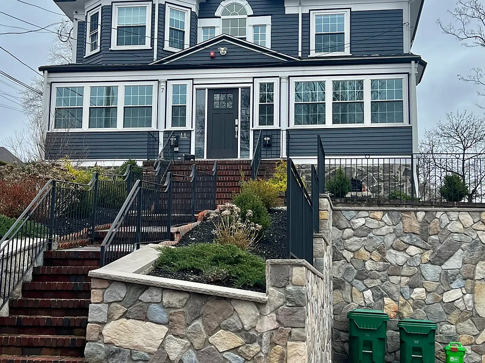 7 Hillside Ave #3
