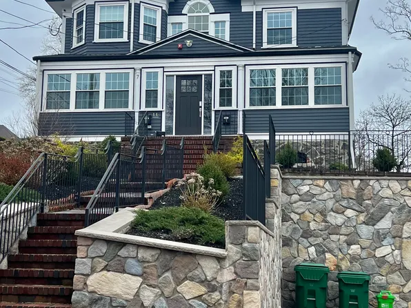 7 Hillside Ave Floor 3, Medford, MA 02155