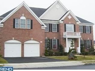 26 Primrose Ln, Huntingdon Valley, PA 19006