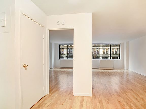 4th image of 300 Mercer St APT 4G