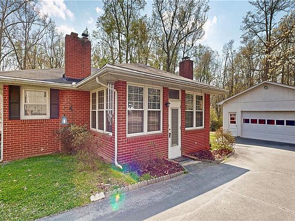 3rd image of 117 Hillcrest Rd