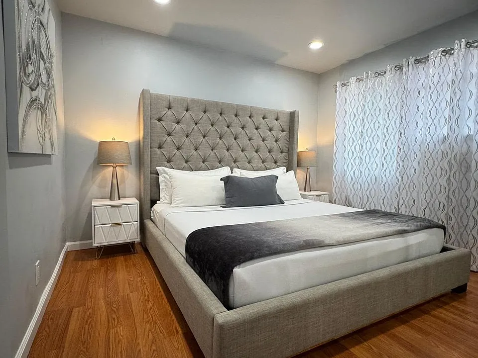 6477 1/4 Lexington Ave