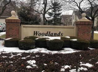 1074 Parkhill Cir, Aurora, IL