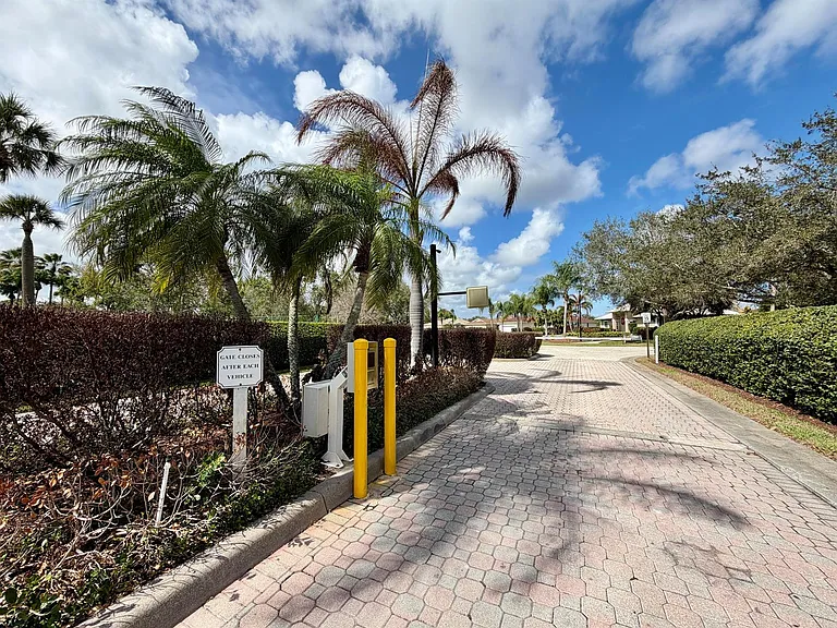 6295 33rd Mnr — Photo 27