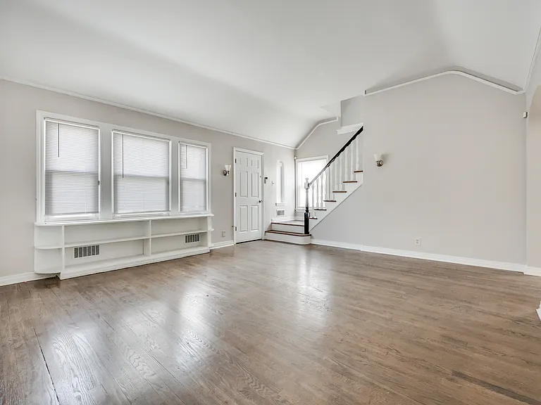 5 Hawthorne Ln — Photo 32