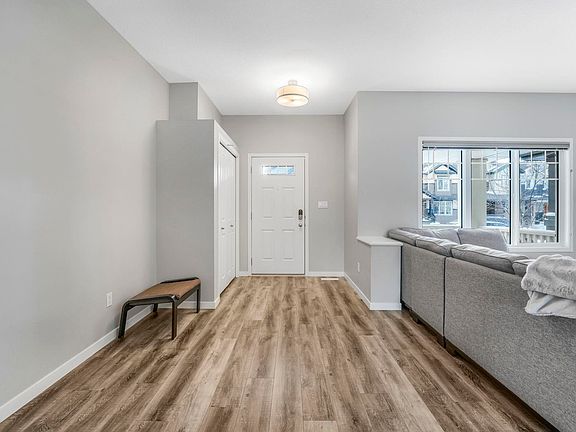 5th image of 2652 Chokecherry Ln SW